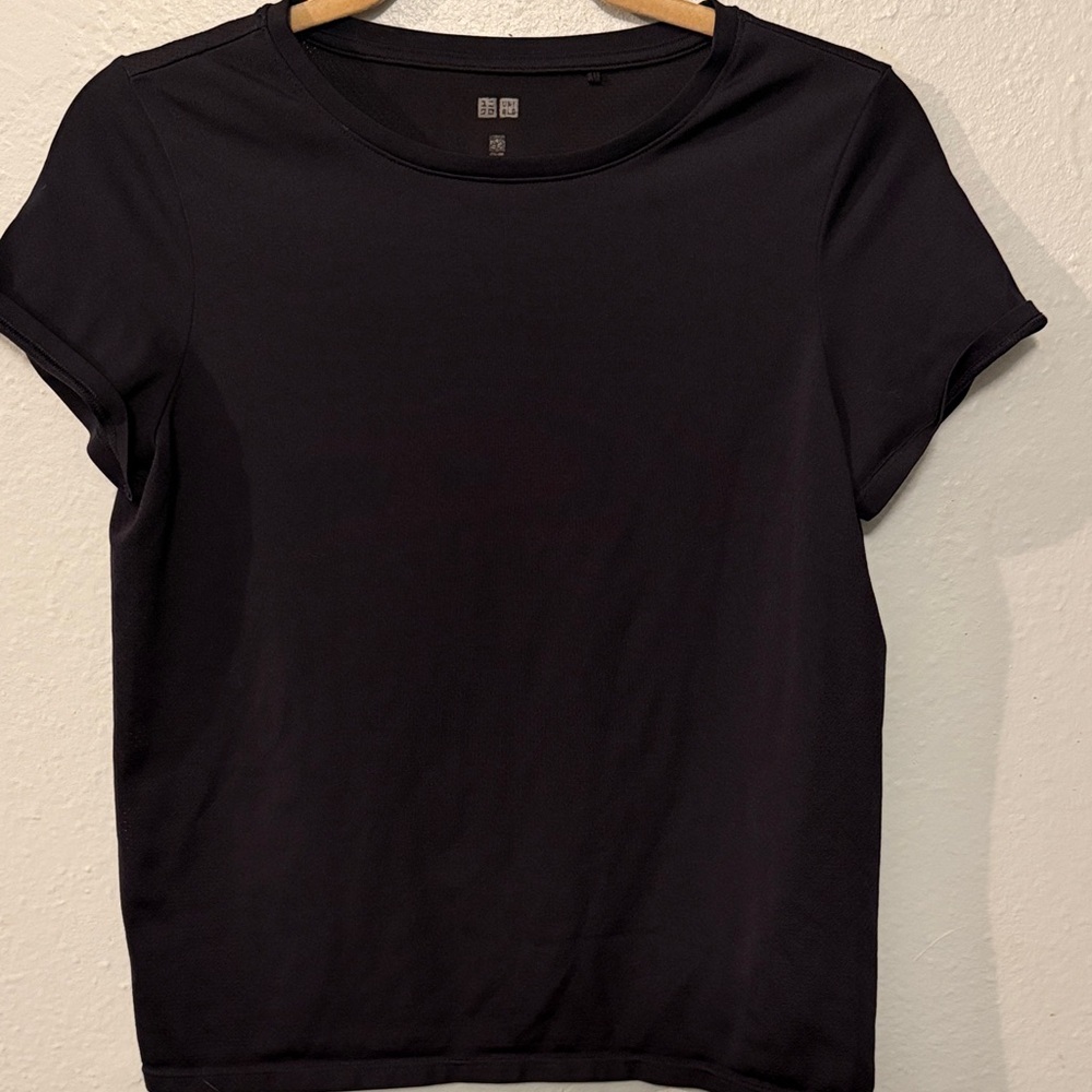 Uniqlo Black Short Sleeve Women's Tee